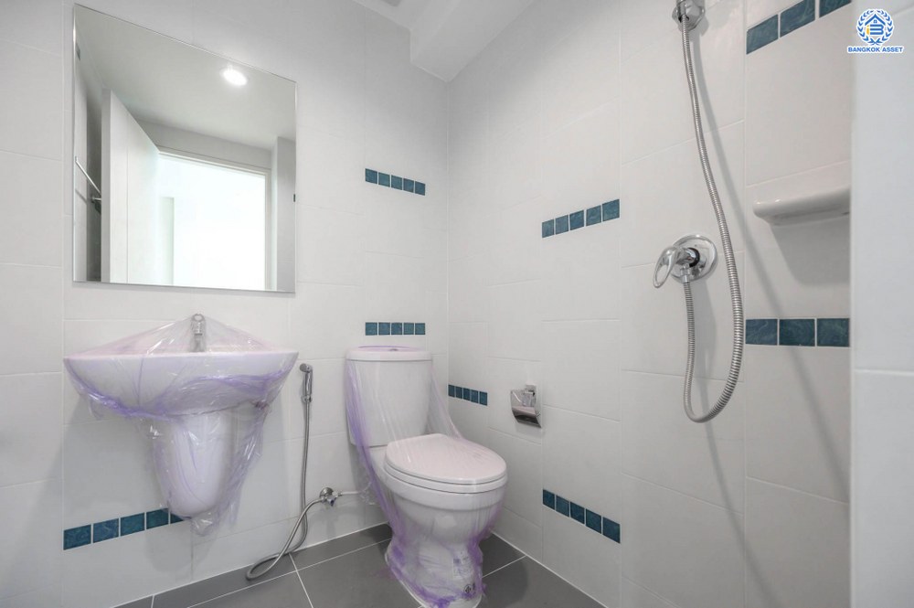 บ้านมือสองตกแต่งใหม่ โครงการ ลุมพินีทาวน์วิลล์ ราชพฤกษ์-นครอินทร์ เนื้อที่ 17.5 ตร.ว. ฟังก์ชัน 3 ห้องนอน 2 ห้องน้ำ จอดรถได้ 2 คัน บรรยากาศโครงการมีความเป็นส่วนตัว พร้อมสิ่งอำนวยความสะดวกโครงการครบครัน บนทำเลดีเชื่อมต่อเข้าเมืองได้ง่าย ทั้งถนนราชพฤกษ์ ถนนนครอินทร์ จุดขึ้นทางด่วน "ศรีรัช"...